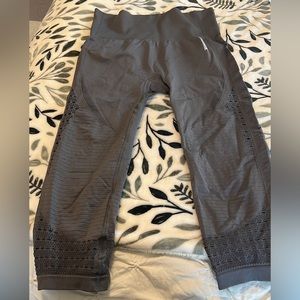 Women’s Gymshark crop leggings/yoga pants